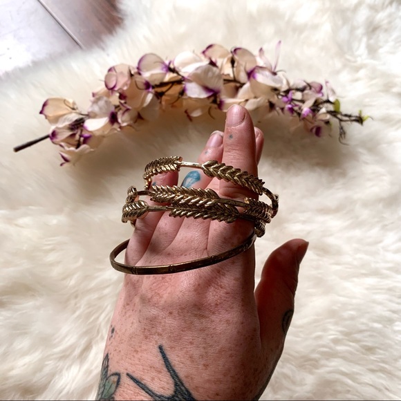 Gold Arrow Bangle Set (4) - Picture 3 of 7